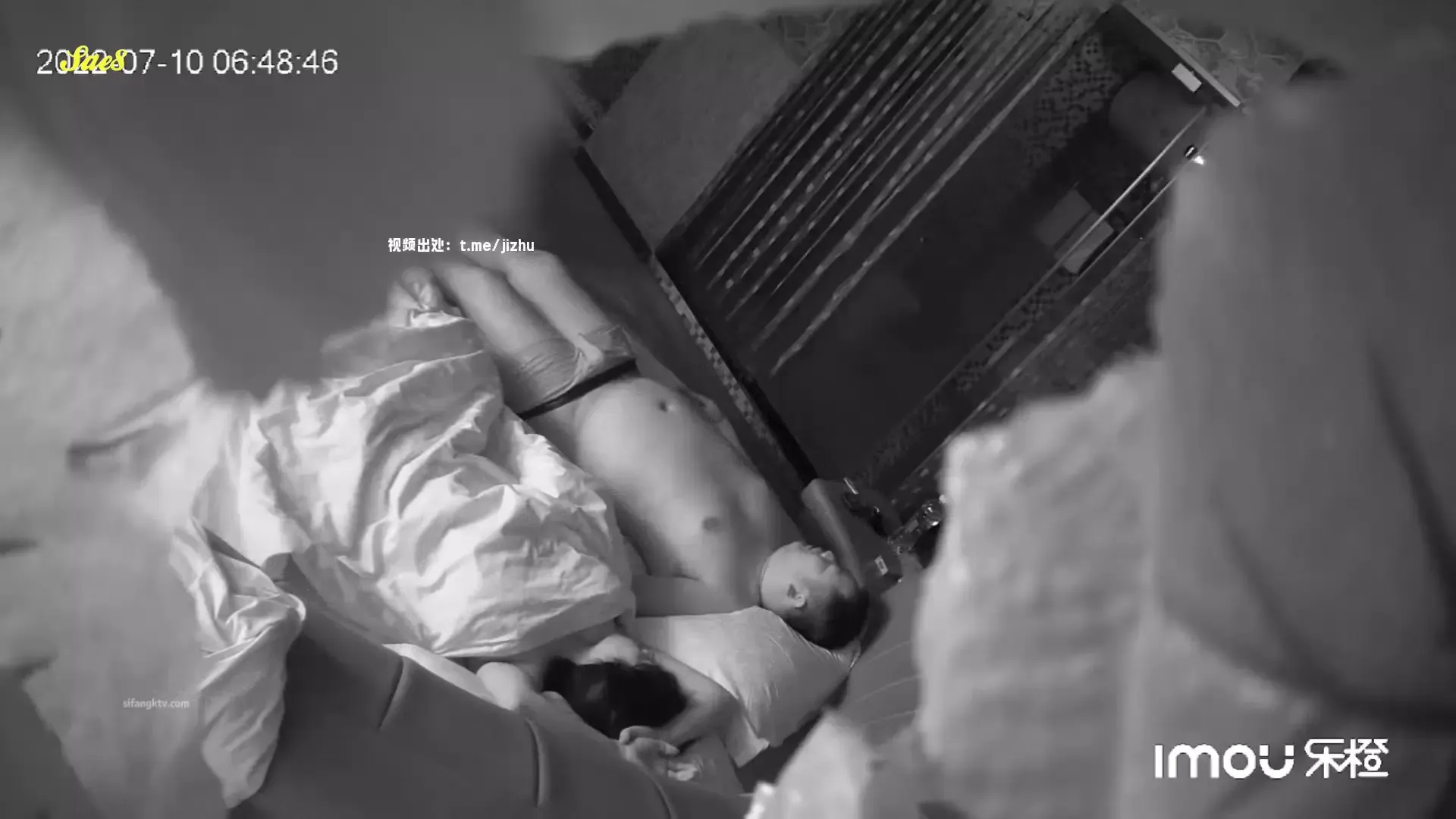 大奶媳妇洗白白谁知大哥不给力媳妇明显没吃饱